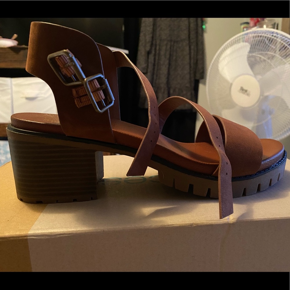 Holly chunky heeled sandal